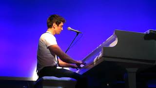 Steve Grand performs "Don't Let The Light In"  Provincetown Art House on 27th July 2017