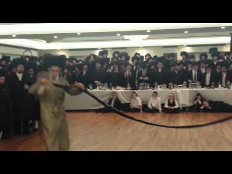 kosson rebbe dancing