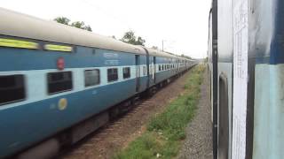 preview picture of video 'Island Express Crossing Kerala Express'