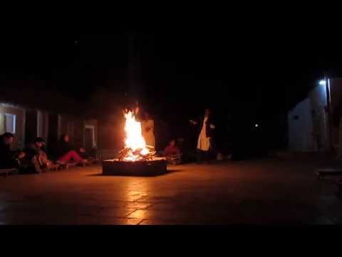 Kastagnetten am Lagerfeuer in Indien