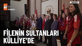 Cumhurbaşkanı Erdoğan Avrupa şampiyonu Filenin Sultanları’nı ağırladı 