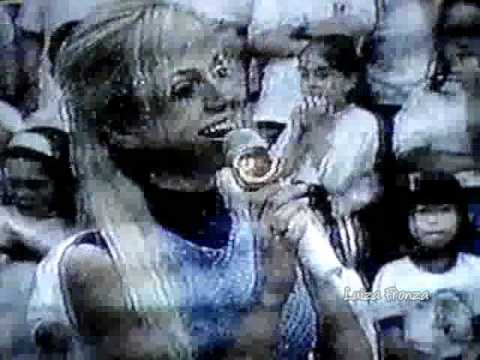 Família Lima conversando com Eliana