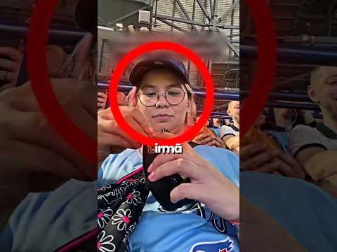 Ela fez um trabalho pra irmã dela durante um jogo!😱 (@victoriaorgana via TT)