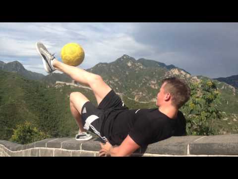Football Freestyler Jamie Knight Produces Some Incredible Skills on the Great Wall of China