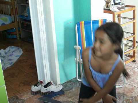 menina de 7 anos  dançando fank 