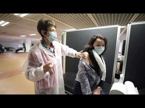 カンヌ映画祭の宮殿がワクチンセンターに変身 (Cannes festival palace turns into vaccine center)
