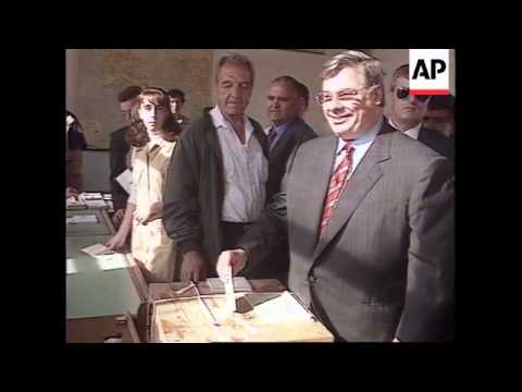 Greek - Candidates cast votes