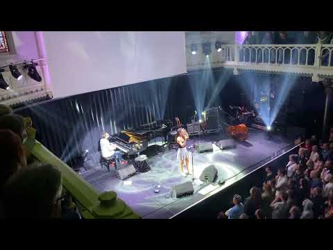 Rufus Wainwright + Hayley Sales Performing “Hallelujah” in Amsterdam