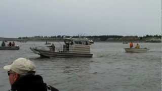 preview picture of video 'Kenai River Dipnetting 2012 - Boat Launch Entertainment'