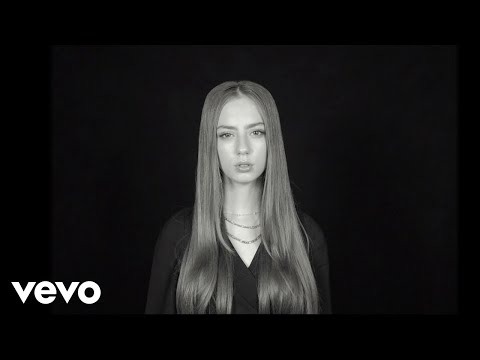 Hania Sztachańska - Czarno-Biały Film (Acoustic)