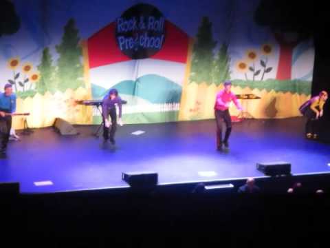 the wiggles live detroit oct.11 new song???Squishy mud