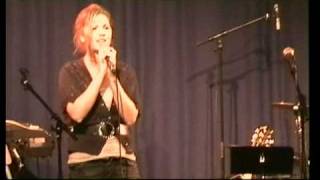 Memory Lane - Madde sjunger solo, Lisa kompar