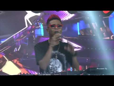 Leo Candelo - La Cita - Luister La Voz.  (Video En Vivo)