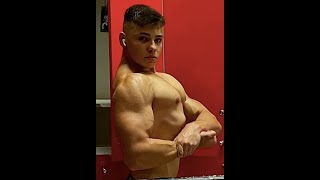 Teen shredded bodybuilder flexing huge aesthetics 