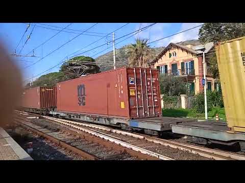 E414 in transito alla stazione di Genova nervi