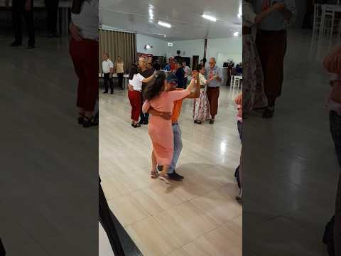 no clube da cidade Sul em Dois Vizinhos no Paraná.Brasil #shotrs #baile #dancarinos #dança #dance