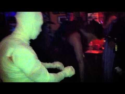 Mummy dancing Michael Jackson's Thriller - Halloween / Irish Pub
