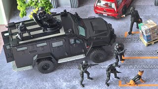 DIECAST BEARCAT WITH FIGURES AND OPENING PARTS! MVA Model, 1/64 scale. Any Good? 🤔