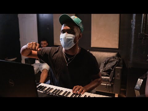 We Only Used 2 Melodies! Nard & B Making A Beat With Musik Major Q and B100 | How To Flip A Melody