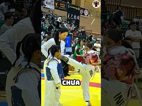 COI THƯỜNG ĐỐI THỦ NGAY TRƯỚC TRẬN ĐẤU, CÔ BÉ ÁO ĐỎ NHẬN BÀI HỌC NHỚ ĐỜI! (@erdoganteakwondo)