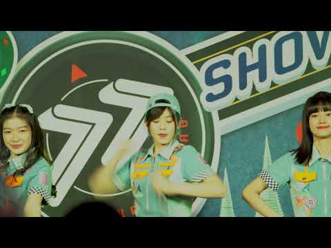 [4K] Wee BNK48 Fancam - 77 no Suteki na Machi e - 77 ดินแดนแสนวิเศษ @ Road Show อุดรธานี