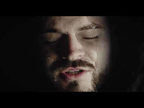 Punkts uz I  - Es peldu nevis slīkstu