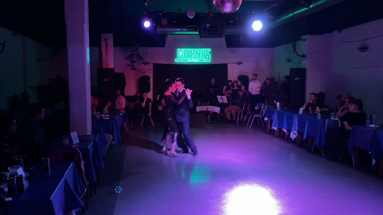 Amelia Rambe y Ferrol Matthew en Juernes Milonga (1/2)