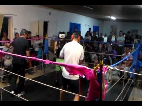 Exhibición de boxeo de Esteban Barón y el profesional Roberto Matos