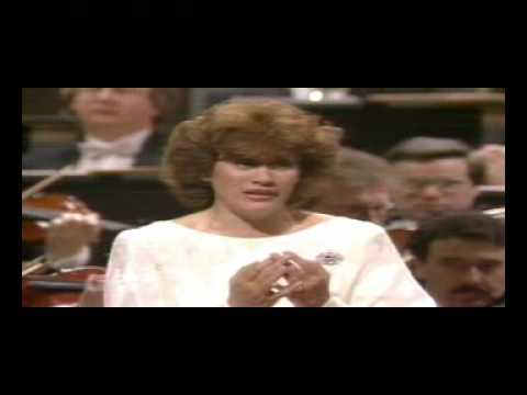 Dame Kiri Te Kanawa sings "Senza Mamma" - "Suor Angelica"