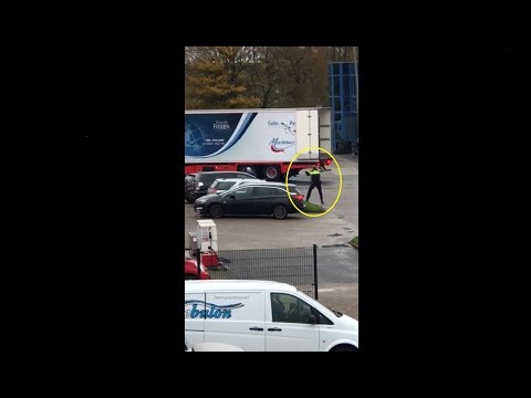 Politie lost waarschuwingsschot om man met mes aan te houden in Urk