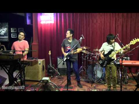 Ginda & The White Flowers ft. Indra Lesmana - Superstition @ Mostly Jazz 06/04/13 [HD]