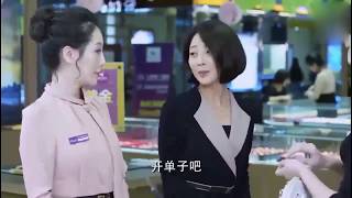 女店长瞧不起保洁姑娘，没想到这个姑娘是自己的上司，这下尴尬了 video
