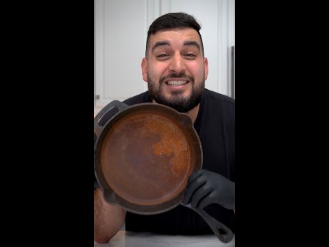 Restoring Cast Iron Pan #shorts #castironskillet #easydiy