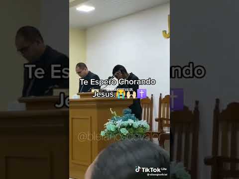 A glória Se espalhou enquanto menino cantava a Espera de Jesus