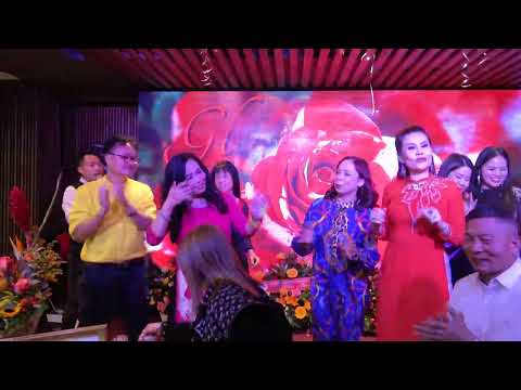 LỄ KỶ NIỆM VIET-BAO.DE TRÒN 8 TUỔI: Cắt bánh thổi nến hát mừng SN TBT (Số 1)