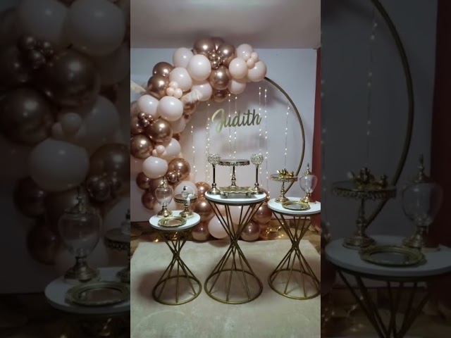 Vídeo relacionado con Globos de fiesta retro en rosa, pancarta de cumpleaños bohemia con pompones y borlas, decoración rústica neutra para mujeres jóvenes o mayores