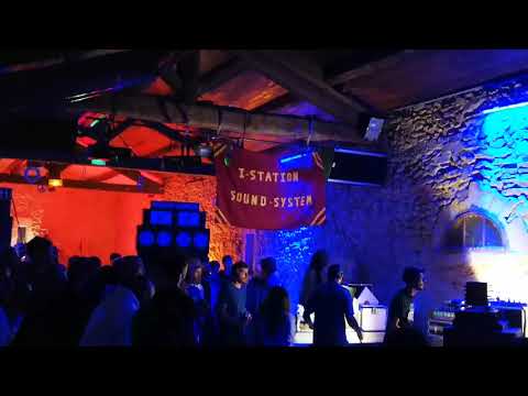 I Station Sound System playing Ronnie Davis - False Leaders / MASSIVE'S CORNER #45