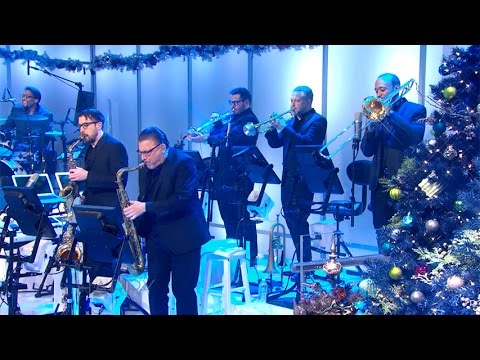 Harry Performs "Sleigh Ride"