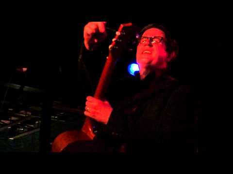 The Mountain Goats - "Alpha Rats Nest" (Denton, 6/20/14) - John Breaks Guitar String Mid-Song