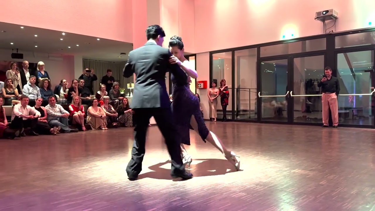 Video thumbnail for Maria Casán & Pablo Ávila: "El abrojito"