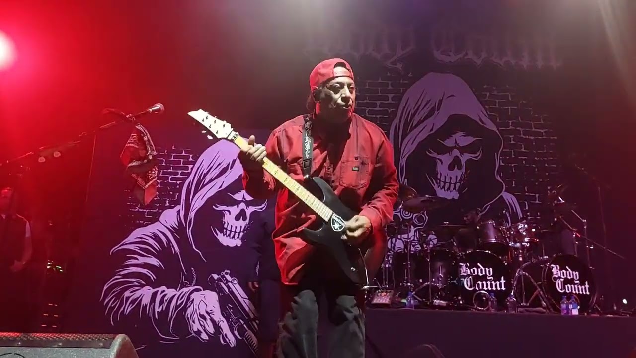Body Count performing raining blood (originally by Slayer)