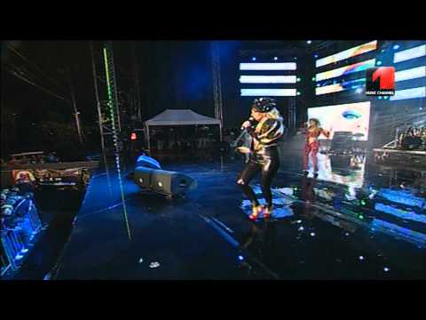 Andreea Banica ft Smiley - Hooky Song (Live @ RMA 2008)