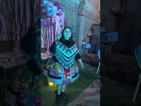 Gina Canduelas con la gente de Chavin de Pariarca Huamalíes Huánuco