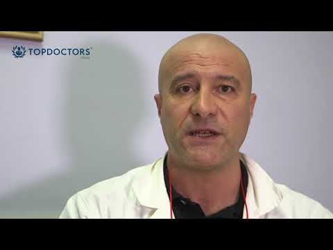 Mal di collo non può piegarsi Crema per massaggiare la parte posteriore di osteocondrosi