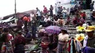preview picture of video 'El mercado de Chichicastenango en domingo'