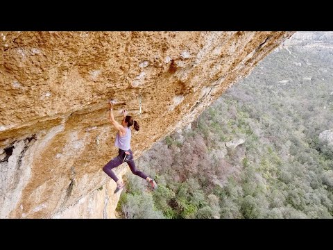 Birte Gutmayer Climbing Coma Sant Pere 8c/+ in Margalef, Spain