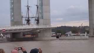 preview picture of video 'Arrivée de L'Hermione à Bordeaux le 07 Octobre 2014'