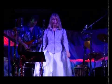 Maddy Prior & The Carnival Band - Boar's Head (Live)