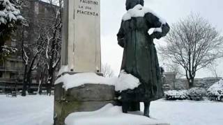 preview picture of video 'Piacenza, 1 Febbraio 2012. Neve ai giardini Margherita'