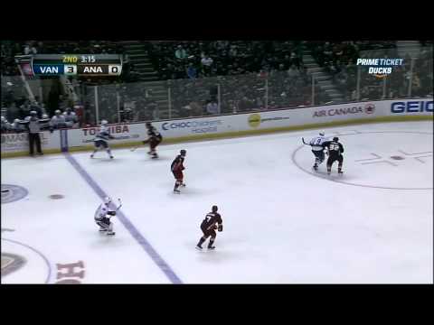 Aaron Volpatti goal 25 Jan 2013 Vancouver Canucks vs Anaheim Ducks NHL hockey